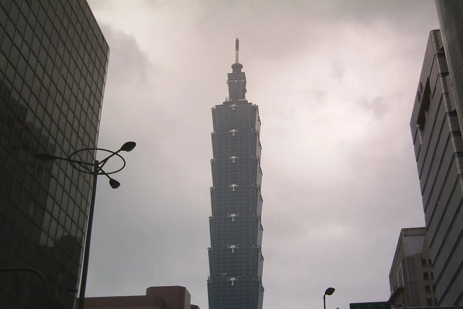 Taipei 101 seen from street level under an overcast sky in 2005
